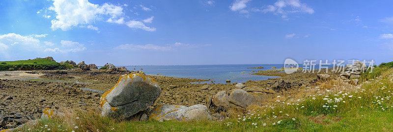 在法国布列塔尼Côtes d'Armor的Bréhat岛在夏天